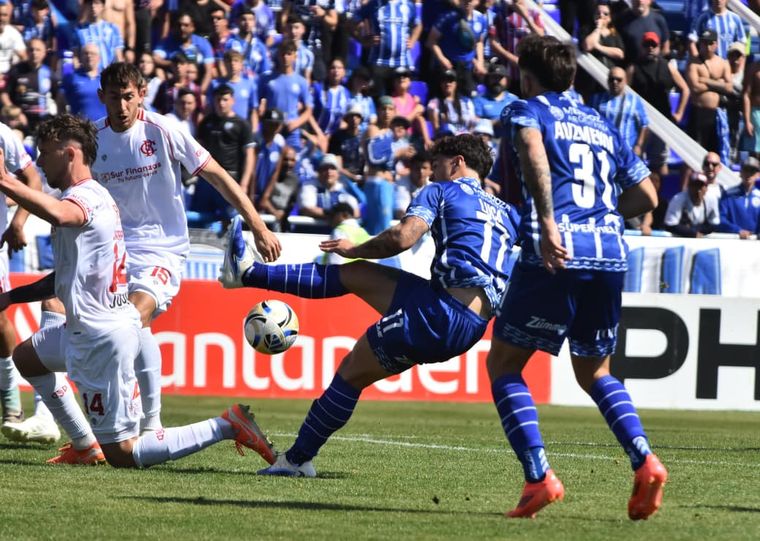 Godoy Cruz igualó sin goles ante Barracas Central en el Gambarte.