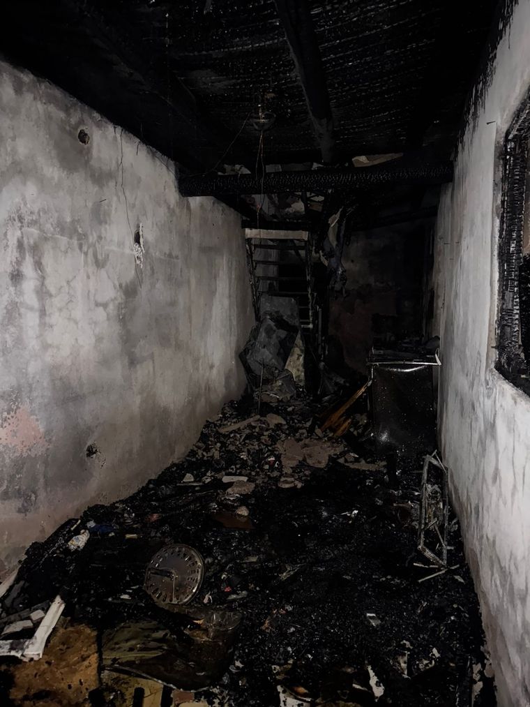Así quedó la vivienda tras el incendio que movilizó a bomberos en Ciudad. Así quedó la vivienda tras el incendio que movilizó a bomberos en Ciudad.