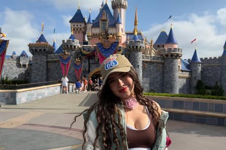 Coti Romero redefinió el mood Disney. Coti Romero redefinió el mood Disney.