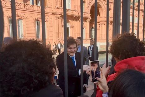 Javier Milei saludó a muchos niños en Casa Rosada Javier Milei saludó a muchos niños en Casa Rosada