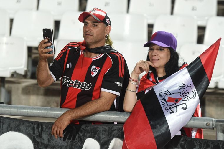 Embanderados los millonarios. Embanderados los millonarios.