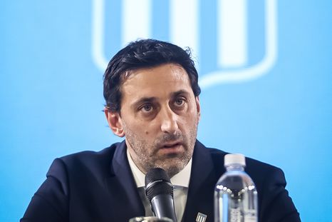 Diego Milito estalló contra el fútbol argentino luego de la eliminación de Racing. Diego Milito estalló contra el fútbol argentino luego de la eliminación de Racing.