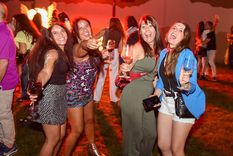 Ellas bebieron Malbec en una fiesta, y fueron felices. Foto: Santiago Tagua - MDZ