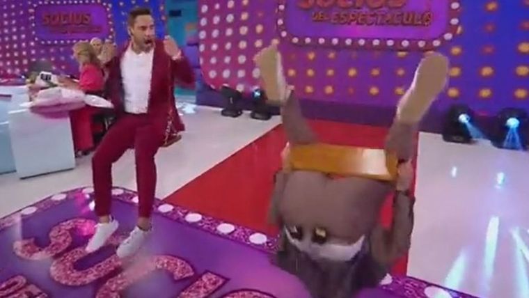 El desliz de Adrián Pallares en el debut de Socios del Espectáculo