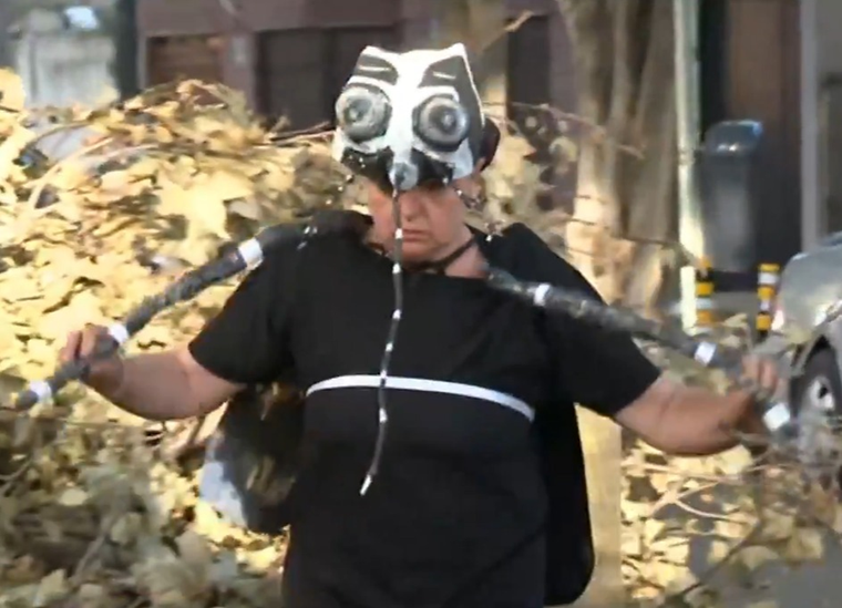 La líder de la brigada cazamosquitos. Foto: Captura de video