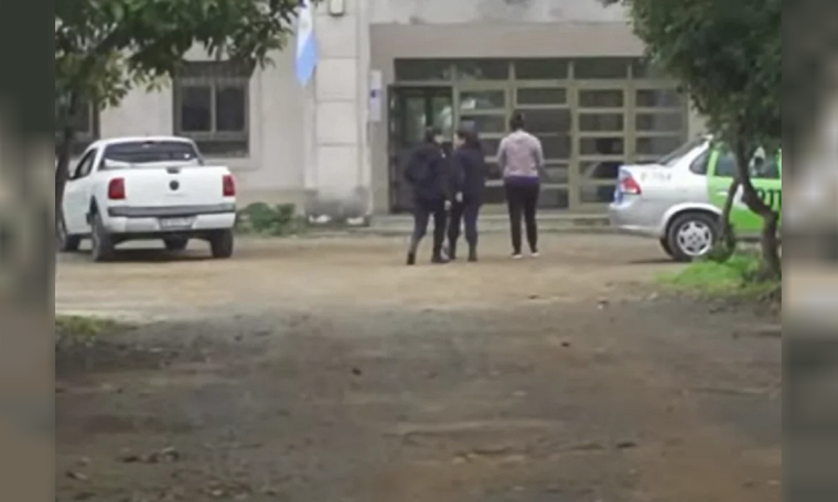 La llegada de la detenida a la fiscalía Foto: Captura de TV