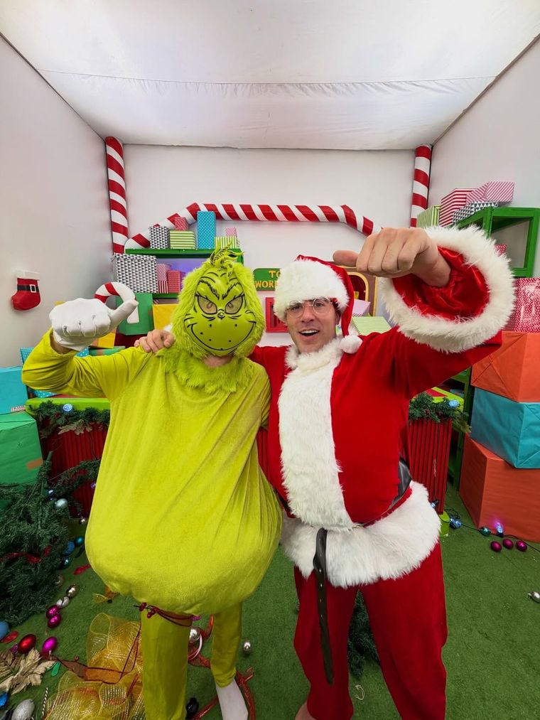 La mega producción del show incluye a más de 30 acróbatas y bailarines. La mega producción del show incluye a más de 30 acróbatas y bailarines.