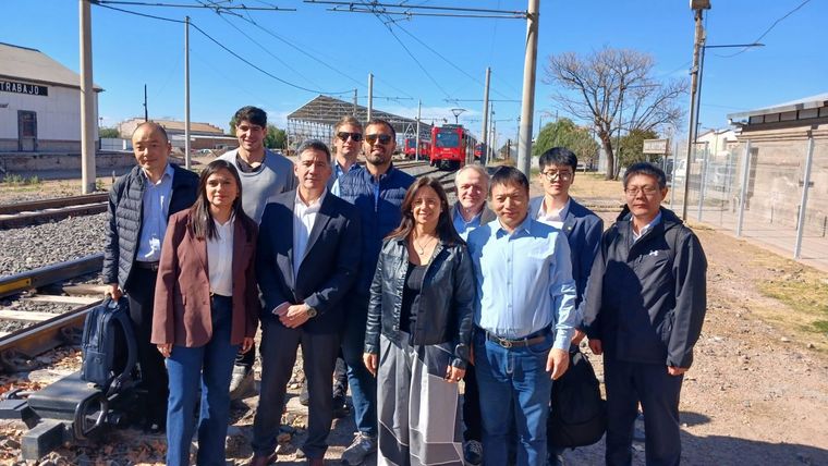 Representantes de la firma  CRRC Tangshan Co. Ltd. arribaron a Mendoza para definir los detalles de fabricación y los plazos de entrega de las formaciones destinadas al Tren de Cercanías del Este.