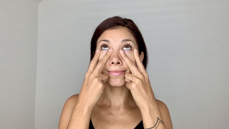 Los masajes faciales ayudan a prevenir el envejecimiento prematuro y al bruxismo.