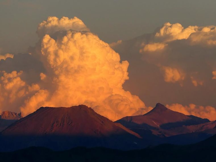 Atardecer desde la ladera este del volcán Peteroa, de @monoandes Atardecer desde la ladera este del volcán Peteroa, de @monoandes