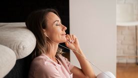 ¿Estresado? estas son las canciones que la ciencia recomienda para la tranquilidad Los expertos revelan que la música es una herramienta para desconectar. Foto: Freepik