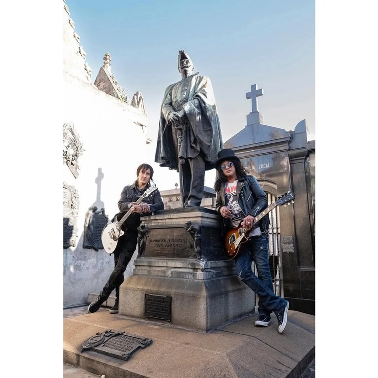 El Cementerio fue el set del shooting rockero. El Cementerio fue el set del shooting rockero.