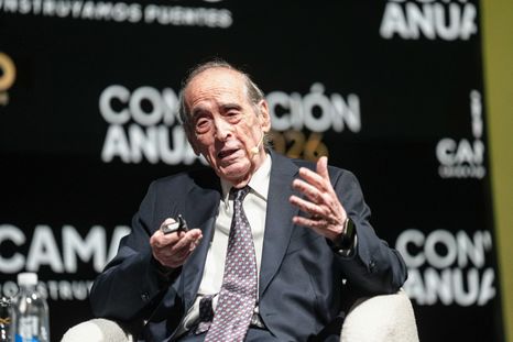 El economista Ricardo Arriazu sostiene la actividad va a ir levantando en un contexto de la baja de la inflación, pero el dato definitorio es la confianza de los consumidores y los empresarios en el rumbo económico. El economista Ricardo Arriazu sostiene la actividad va a ir levantando en un contexto de la baja de la inflación, pero el dato definitorio es la confianza de los consumidores y los empresarios en el rumbo económico.