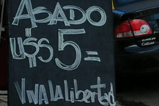 Los comerciantes ya pueden exhibir los precios en moneda extranjera. Foto: Noticias Argentinas