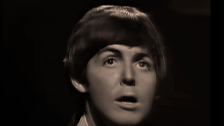 Paul Mc Cartney en 1965, en una de las primeras interpretaciones de Yesterday. Paul Mc Cartney en 1965, en una de las primeras interpretaciones de Yesterday.