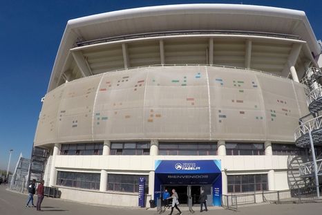 Cuáles son las dos empresas que compiten por quedarse con el estadio Aconcagua Arena