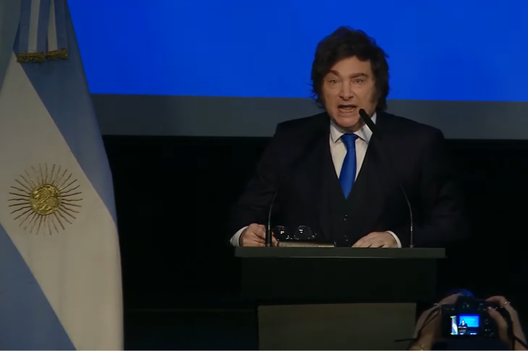 Javier Milei calificó a quienes defienden la industria nacional como “chorros” y disparó la reacción de los empresarios.