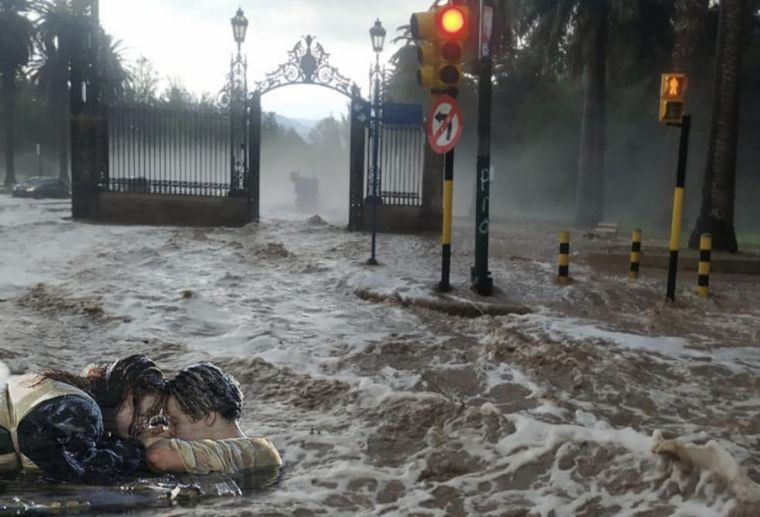 La creatividad menduca no tardó en hacerse ver.