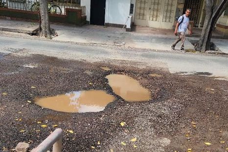 La pérdida de agua en Guaymallén. Foto: Gentileza La pérdida de agua en Guaymallén. Foto: Gentileza