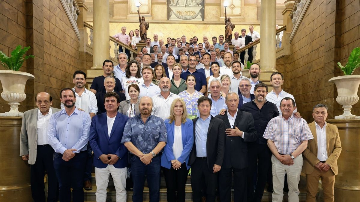 El peronismo va a reclamarle a Milei y Caputo mientras sigue desangrándose por dentro