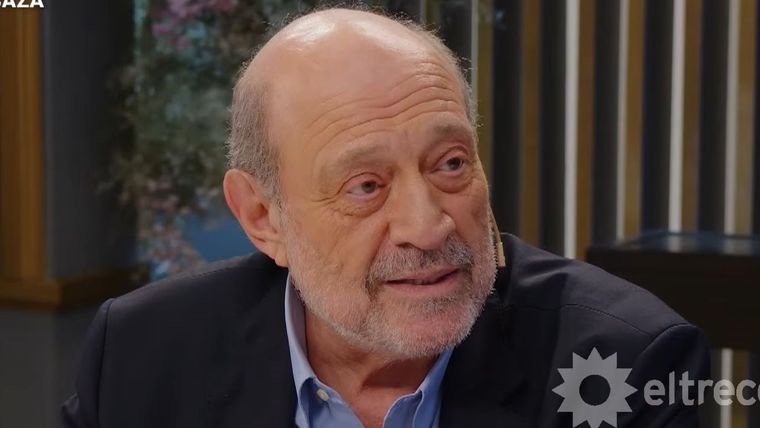 El periodista reveló los motivos por los cuales cambió su apellido y, además, confesó que fue parte del Partido Comunista. El periodista reveló los motivos por los cuales cambió su apellido y, además, confesó que fue parte del Partido Comunista.