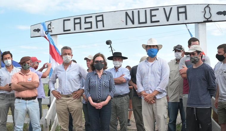 Luis Etchevehere y productores rurales que están contra la toma del campo en Entre Ríos