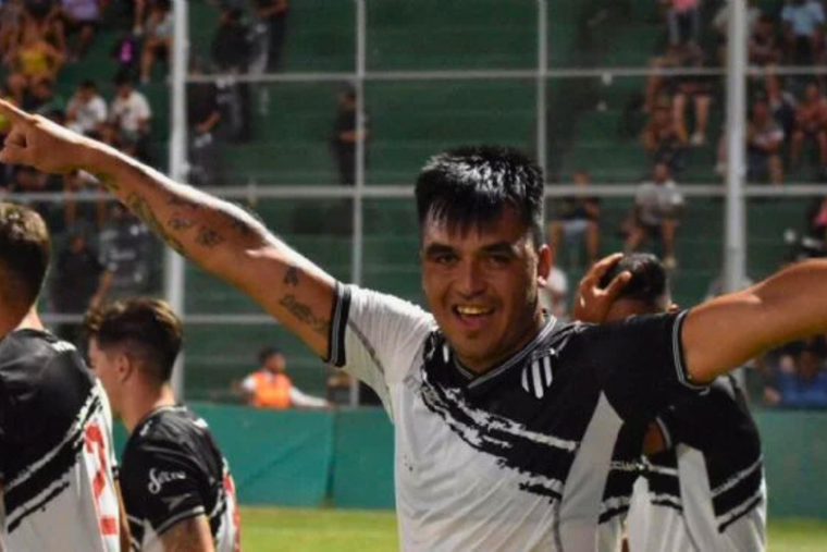 Maximiliano Padilla puede marcharse rumbo a un grande del interior. Foto: Archivo MDZ