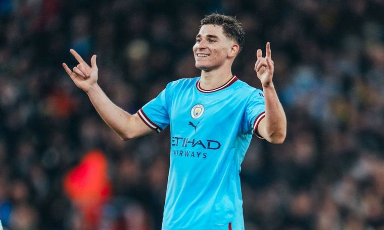 Julián Álvarez marcó dos tantos con el City