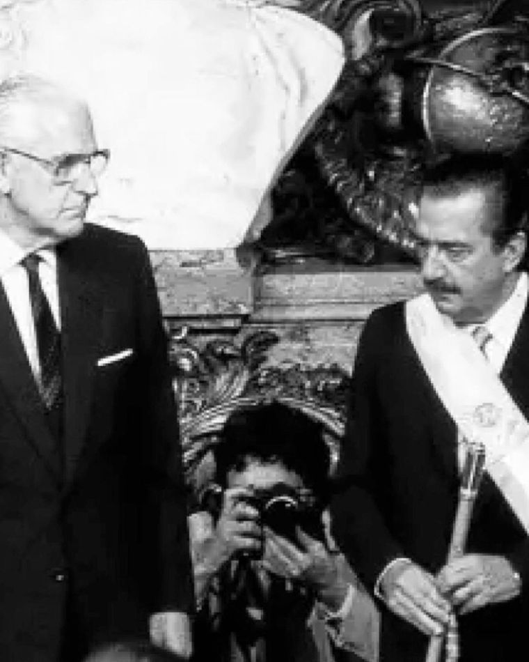 10 de diciembre de 1983, asume como presidente democrático, Raúl Alfonsín. Foto: Victor Bugge