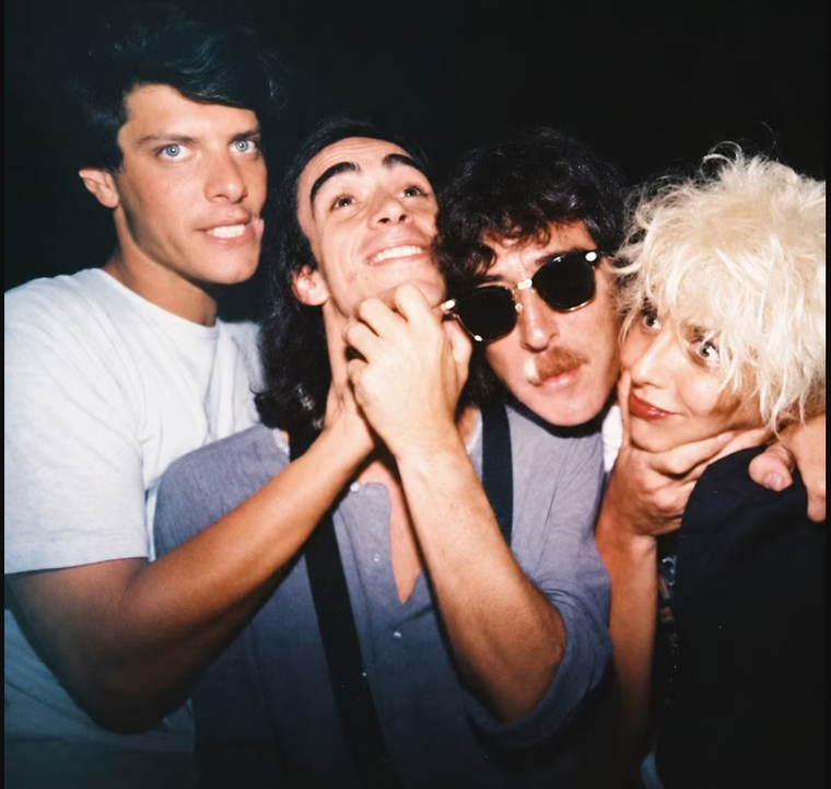 Charly Garc&iacute;a durante el festejo de su cumplea&ntilde;os en 2025 junto al Zorrito Von Quintiero.