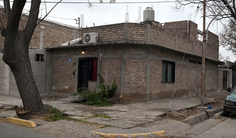 Vecinos de Las Heras contaron cómo funcionaba en secreto el geriátrico clandestino que quedó expuesto tras la muerte de un anciano. Vecinos de Las Heras contaron cómo funcionaba en secreto el geriátrico clandestino que quedó expuesto tras la muerte de un anciano.