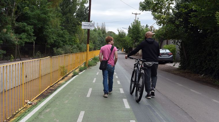 Excepciones: se podrá caminar, correr y andar en bici.