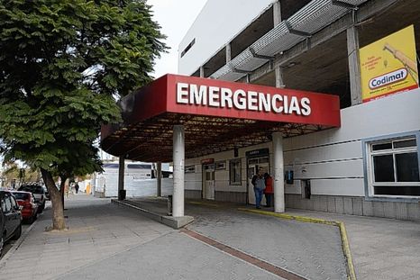 Una nena de 12 años permanece internada en el Hospital Municipal de Bahía Blanca luego de sufrir una intoxicación por consumo de drogas y alcohol. Una nena de 12 años permanece internada en el Hospital Municipal de Bahía Blanca luego de sufrir una intoxicación por consumo de drogas y alcohol.