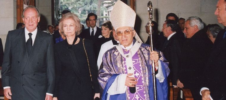 Juan Carlos I y Sofía de Grecia dieron un paso al costado para dejar el trono a su hijo Felipe y la actual reina Letizia. Foto: Wikipedia - wikipedia.com