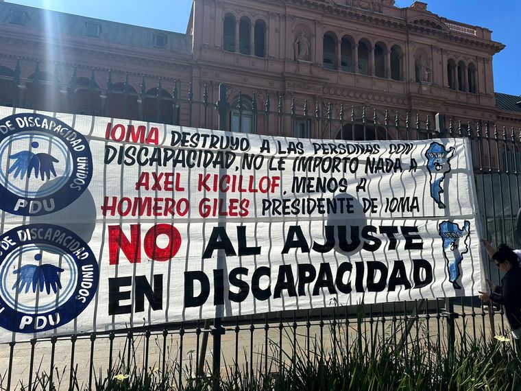 Padres y trabajadores de la salud reclaman contra el ajuste en discapacidad. Foto: Archivo MDZ. Foto: Archivo MDZ
