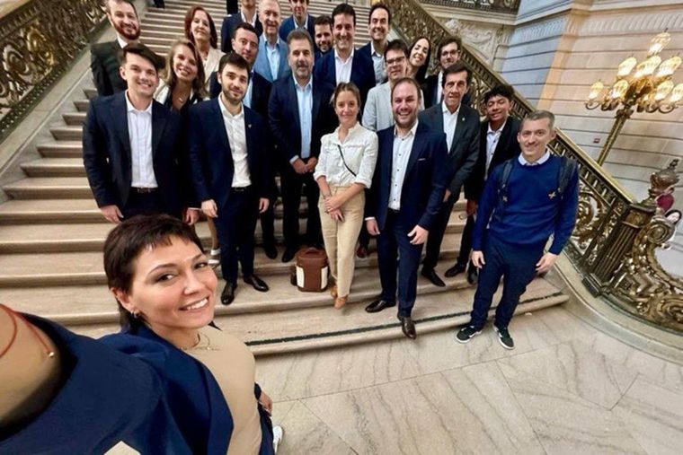 La selfie que nadie esperaba: la kirchnerista Mayra Mendoza, acompañada de dirigentes del PRO y del radicalismo