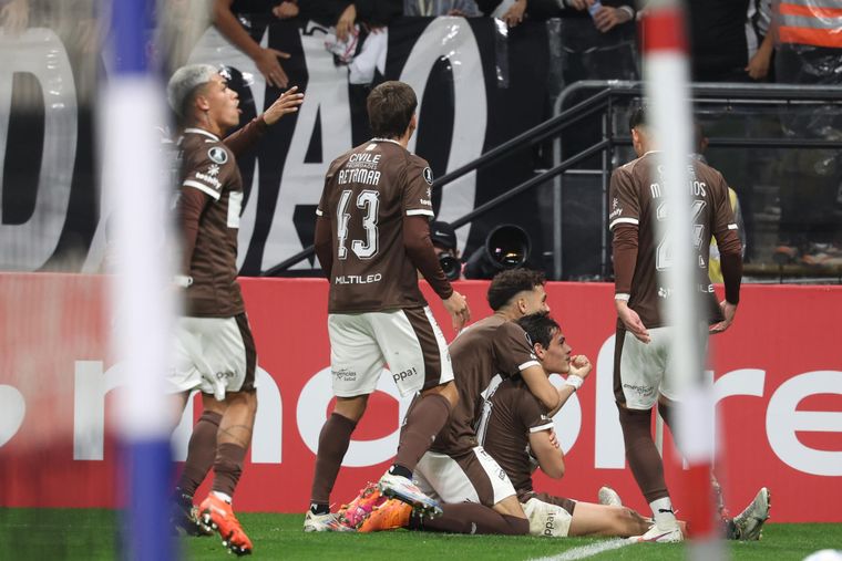 Platense sorprende en Brasil y le gana al Corinthians con un penal convertido por Franco Zapiola.