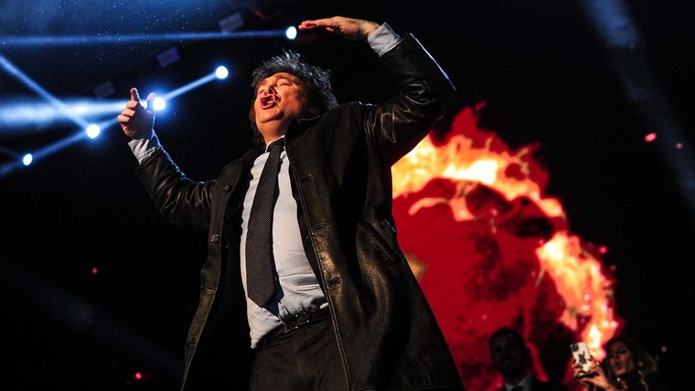 Estridente. Javier Milei convoca y expulsa por igual. Disruptivo, moderno y anómalo. Foto: Télam