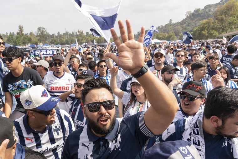La hinchada de los Rayados de Monterrey elaboraron una canciín especial para burlarse de River.