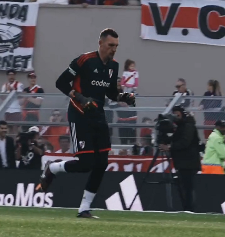 El Pulpo fue ovacionado por los hinchas.