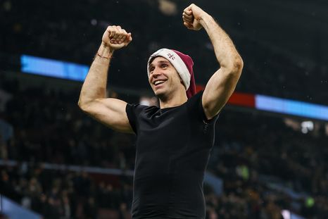 Dibu Martínez enloqueció a los hinchas del Aston Villa tras su último partido. Dibu Martínez enloqueció a los hinchas del Aston Villa tras su último partido.