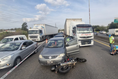 El incidente generó una choque en cadena en la autopista Foto: X