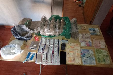 Las drogas y todo lo encontrado. Foto: Ministerio de Seguridad