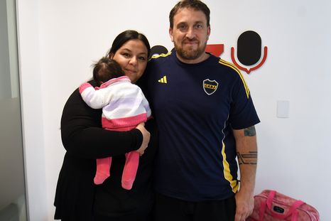 Darío y Betiana junto a la nueva integrante de la familia. Darío y Betiana junto a la nueva integrante de la familia.