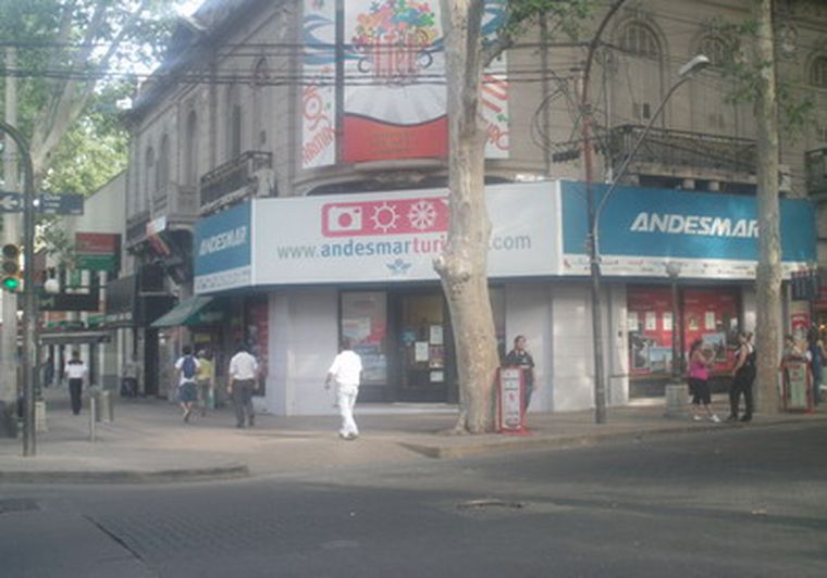 El atraco se produjo Chile y Las Heras, de Capital. Foto: MDZ