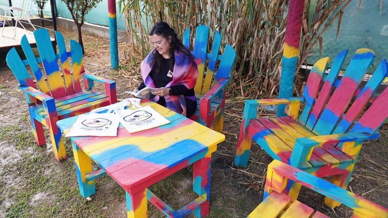 Cada grupo de lectura tiene el nombre de un género literario Cada grupo de lectura tiene el nombre de un género literario