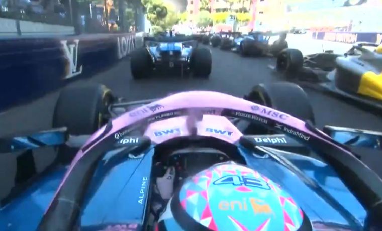 Franco Colapinto logró evitar el monoplaza detenido de Max Verstappen durante la salida del Gran Premio de Mónaco.