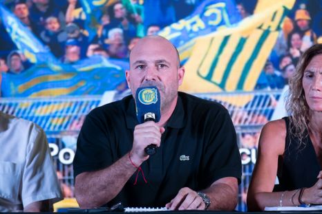 Gonzalo Belloso ratificó a Almirón como DT de Central y liquidó a Carlos Quintana. Gonzalo Belloso ratificó a Almirón como DT de Central y liquidó a Carlos Quintana.