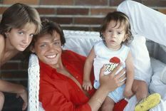 Luis Miguel de pequeño junto a sus dos hermanos, Alejandro y Sergio.