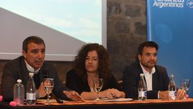 Los funcionarios durante la presentación de lo nuevos vuelos. Foto: Maximiliano Ríos/MDZ